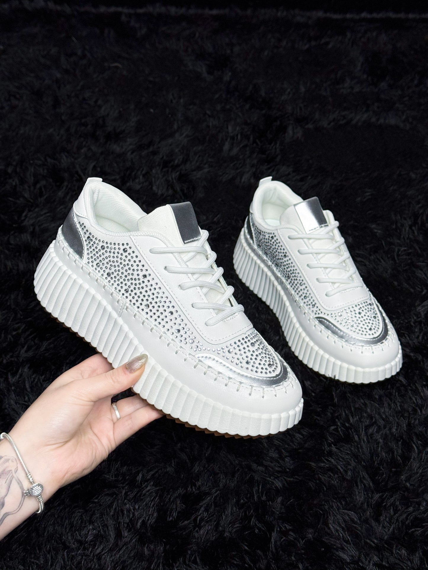 TENIS AQUA LUJO- ¡Altura, Brillo y Estilo en Cada Paso!