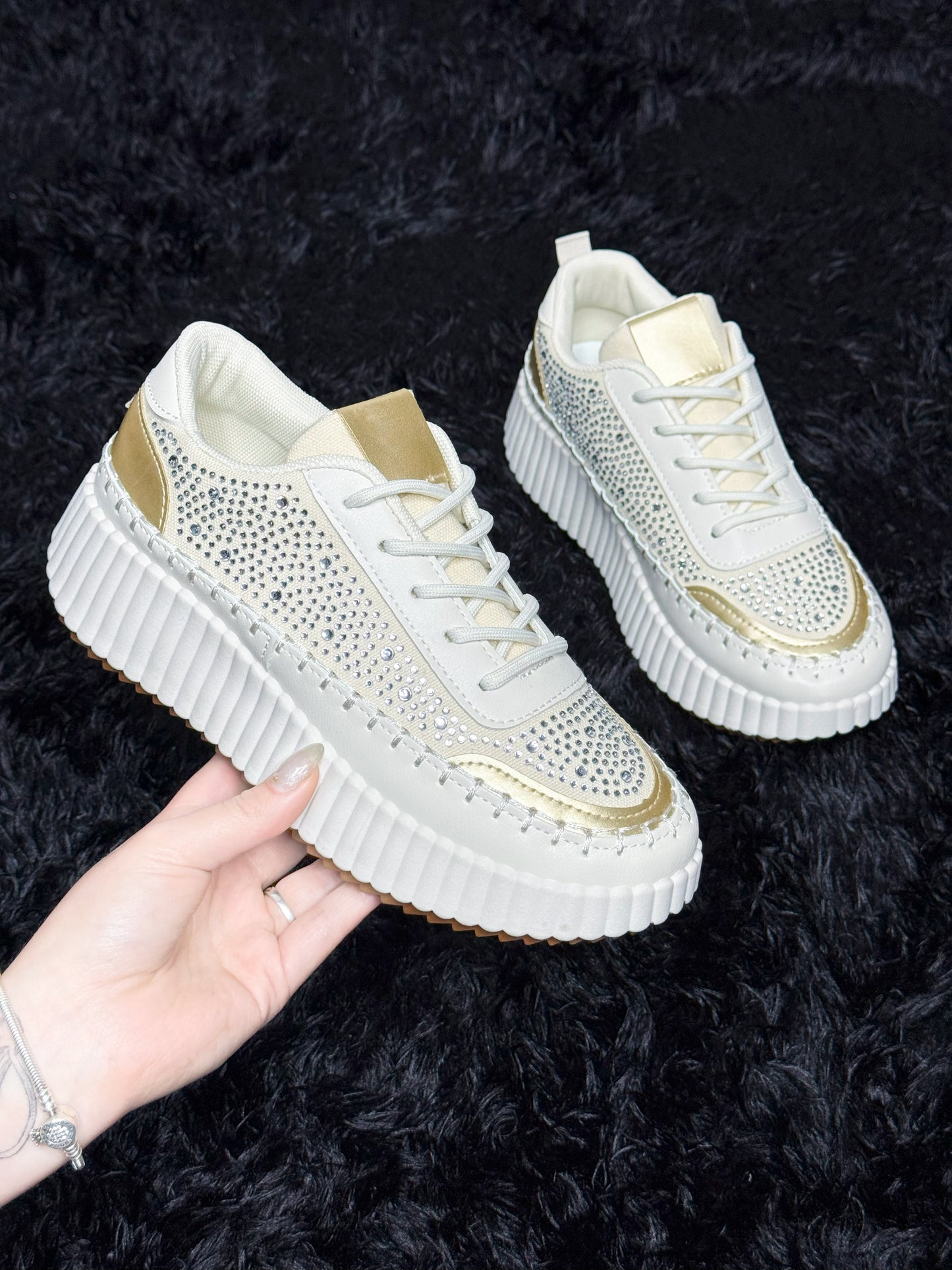 TENIS AQUA LUJO- ¡Altura, Brillo y Estilo en Cada Paso!